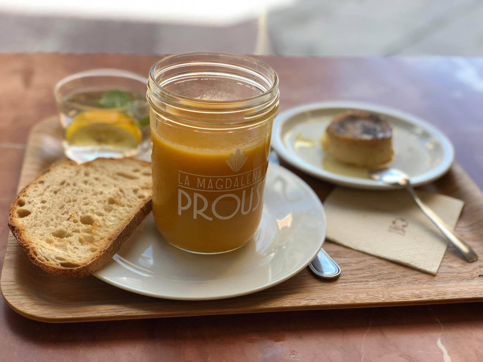 MENÚ 1 SOPA MANZANA